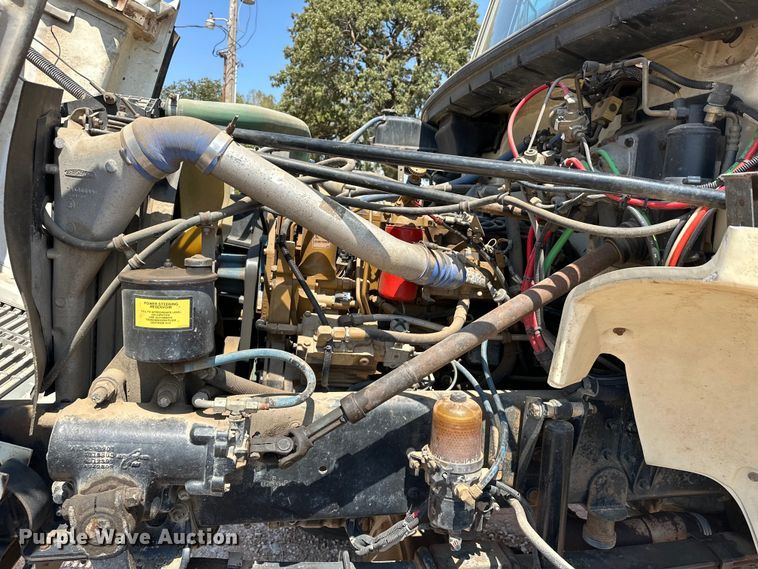 image for item EJ8916 2000 Freightliner  FL80 pressure digger truck