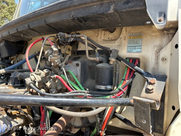 image for item EJ8916 2000 Freightliner  FL80 pressure digger truck