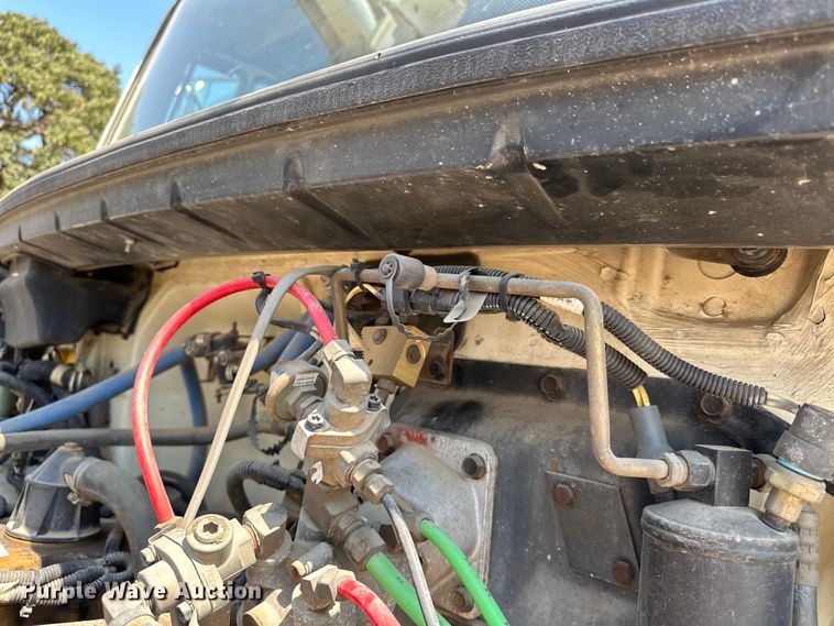 image for item EJ8916 2000 Freightliner  FL80 pressure digger truck