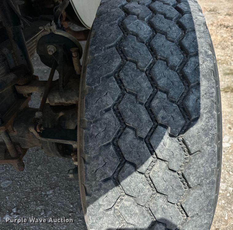 image for item EJ8916 2000 Freightliner  FL80 pressure digger truck