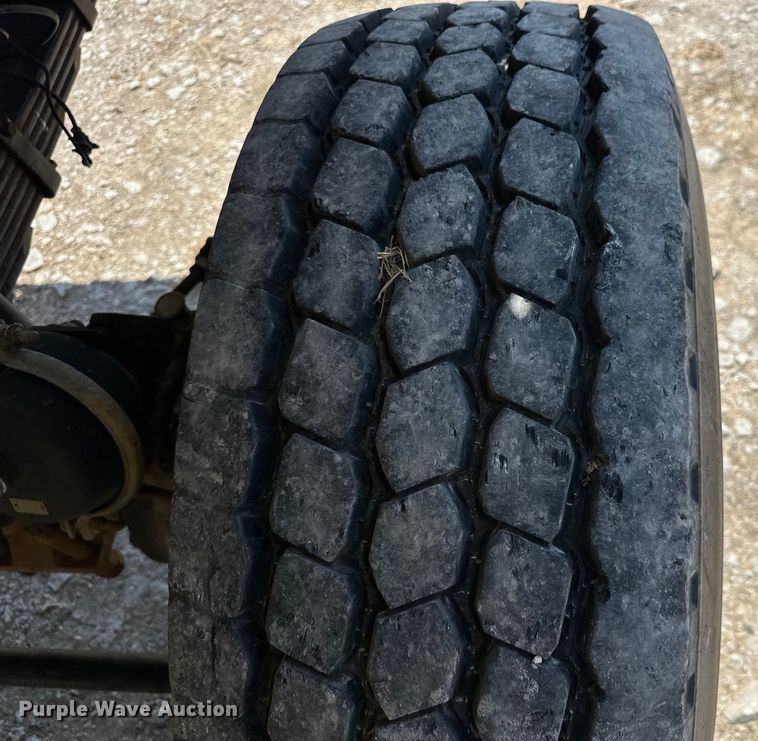 image for item EJ8916 2000 Freightliner  FL80 pressure digger truck