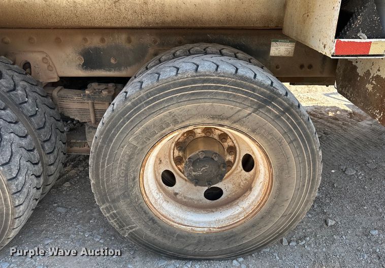 image for item EJ8916 2000 Freightliner  FL80 pressure digger truck