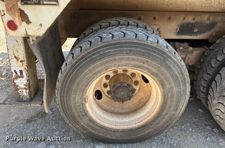 image for item EJ8916 2000 Freightliner  FL80 pressure digger truck