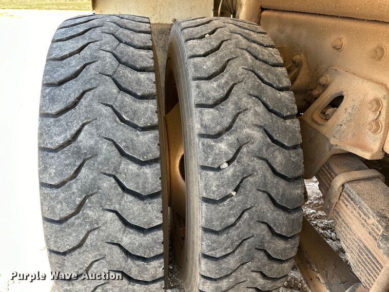 image for item EJ8916 2000 Freightliner  FL80 pressure digger truck