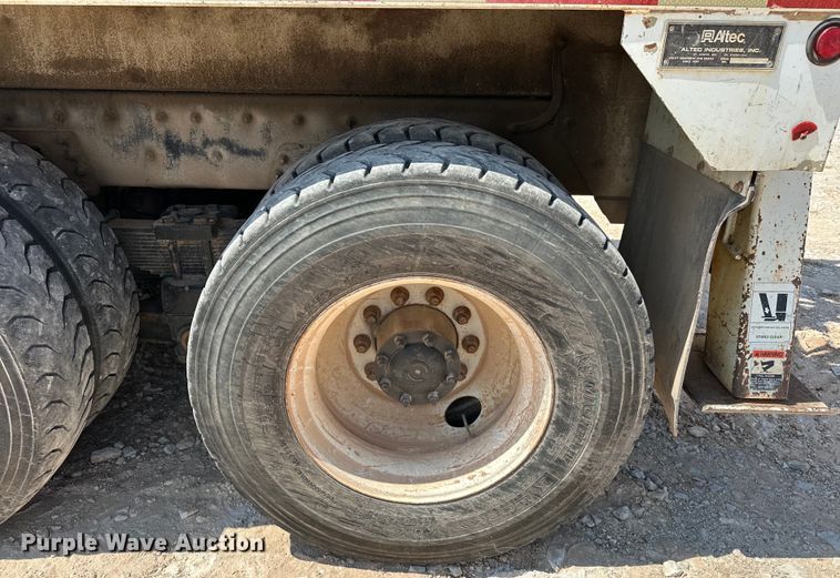 image for item EJ8916 2000 Freightliner  FL80 pressure digger truck