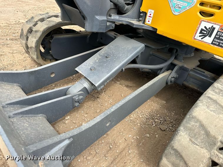 image for item EJ8967 2016 John Deere 17G mini excavator