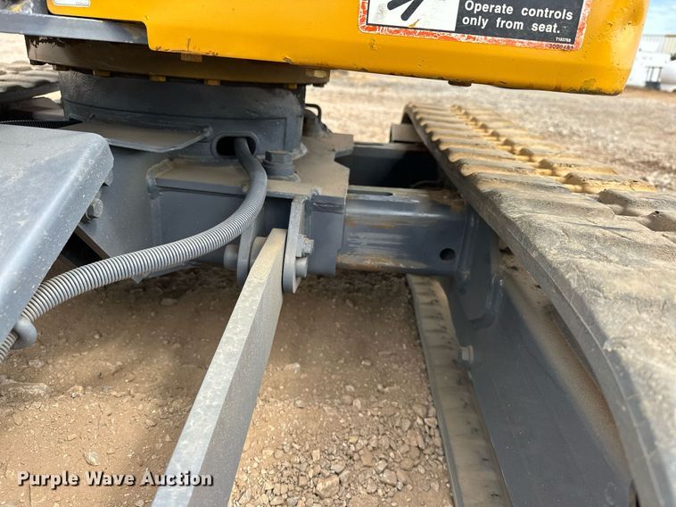 image for item EJ8967 2016 John Deere 17G mini excavator