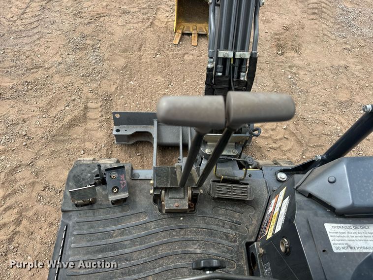 image for item EJ8967 2016 John Deere 17G mini excavator