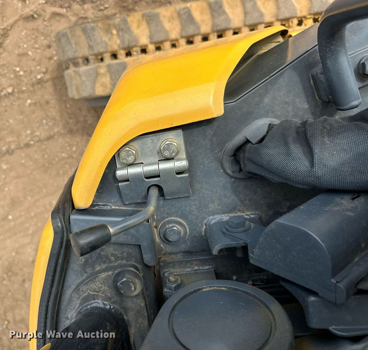 image for item EJ8967 2016 John Deere 17G mini excavator