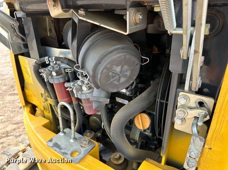 image for item EJ8967 2016 John Deere 17G mini excavator