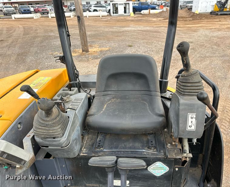 image for item EJ8968 2014 Caterpillar  303.5E mini excavator
