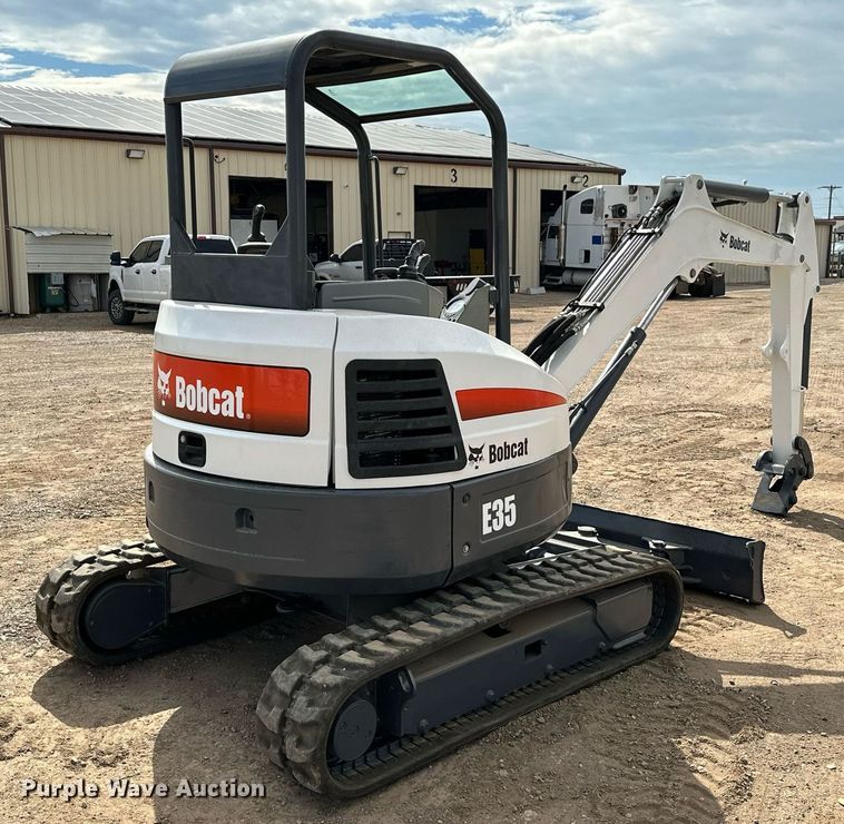 image for item EJ8969 2014 Bobcat E35 mini excavator