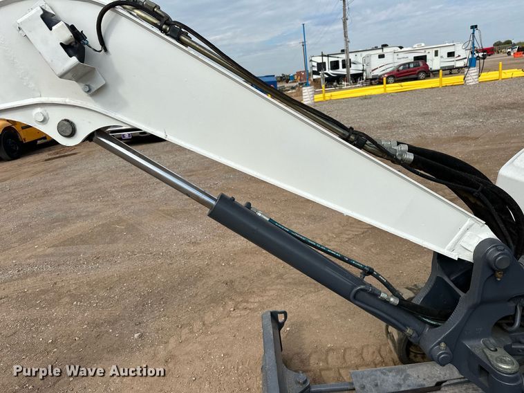 image for item EJ8969 2014 Bobcat E35 mini excavator