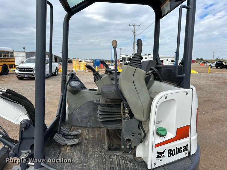 image for item EJ8969 2014 Bobcat E35 mini excavator