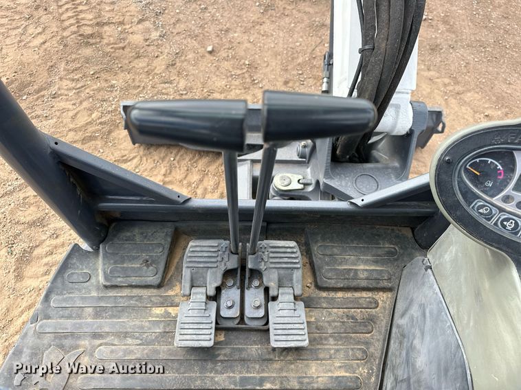 image for item EJ8969 2014 Bobcat E35 mini excavator