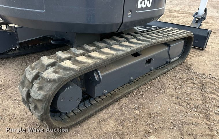 image for item EJ8969 2014 Bobcat E35 mini excavator