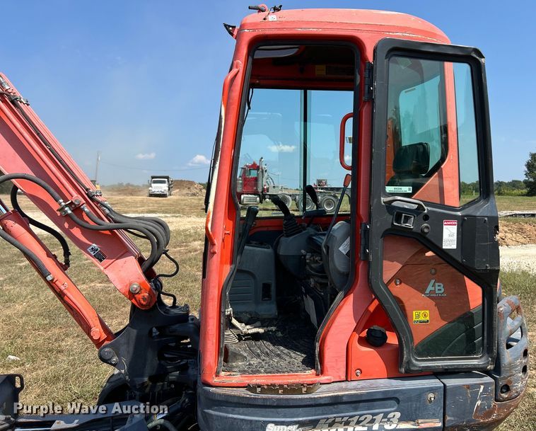 image for item EK3246 2011 Kubota  KX121-3ST mini excavator