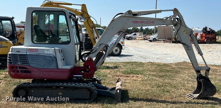image for item EK3247 2011 Takeuchi  TB235 mini excavator