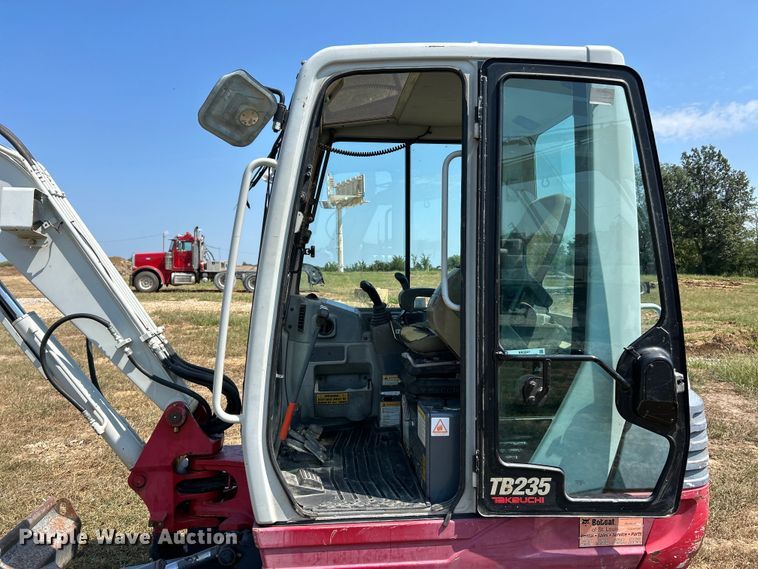 image for item EK3247 2011 Takeuchi  TB235 mini excavator