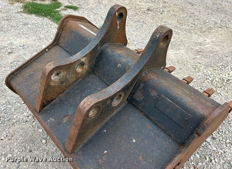 image for item EK3266 TAG 23453-01 Backhoe bucket