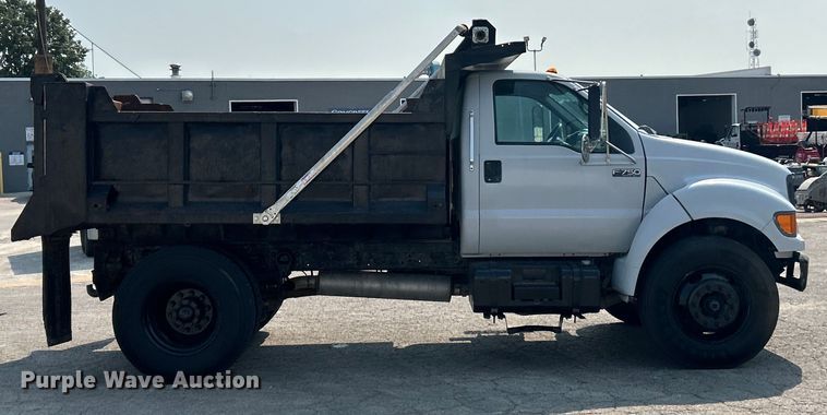 image for item EK4988 2000 Ford F750 Super Duty XL dump truck