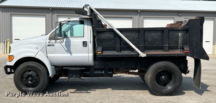 image for item EK4988 2000 Ford F750 Super Duty XL dump truck