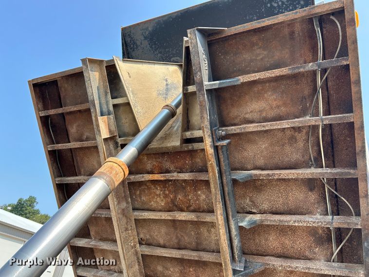 image for item EK4988 2000 Ford F750 Super Duty XL dump truck