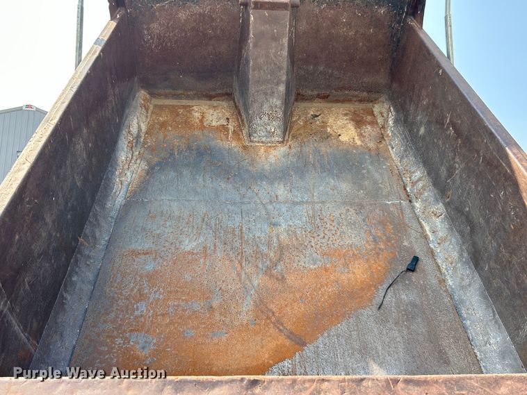 image for item EK4988 2000 Ford F750 Super Duty XL dump truck