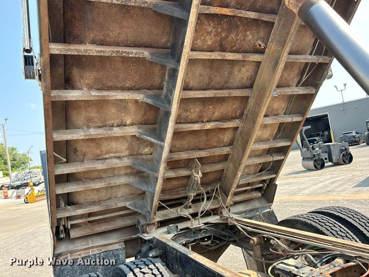 image for item EK4988 2000 Ford F750 Super Duty XL dump truck