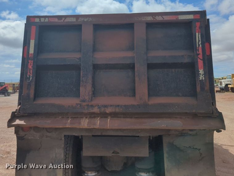 image for item EQ2034 2003 Freightliner  FLD dump truck