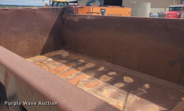 image for item EQ2034 2003 Freightliner  FLD dump truck