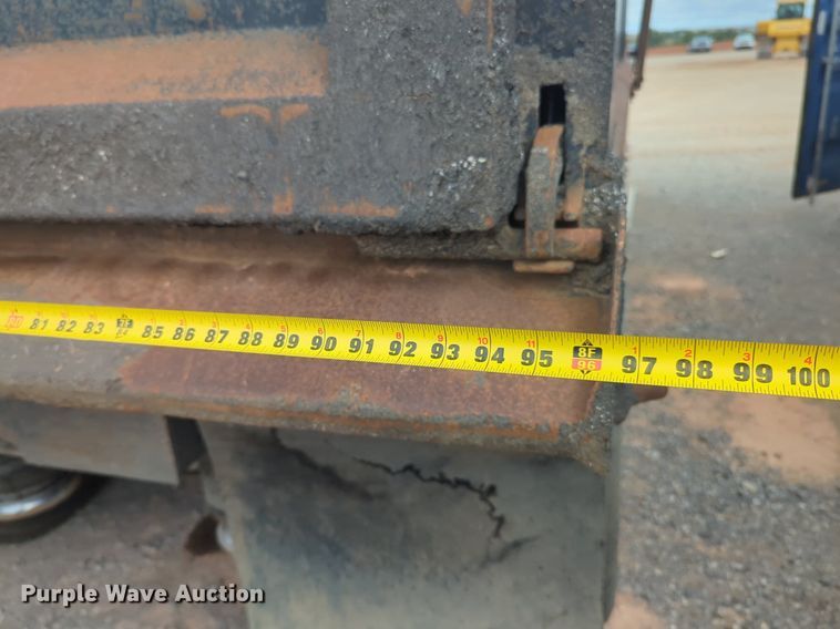 image for item EQ2034 2003 Freightliner  FLD dump truck