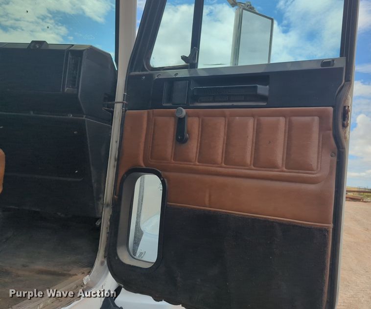 image for item EQ2034 2003 Freightliner  FLD dump truck