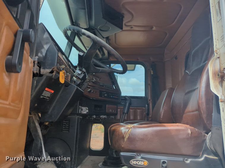 image for item EQ2034 2003 Freightliner  FLD dump truck