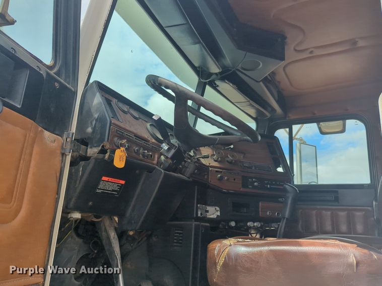 image for item EQ2034 2003 Freightliner  FLD dump truck