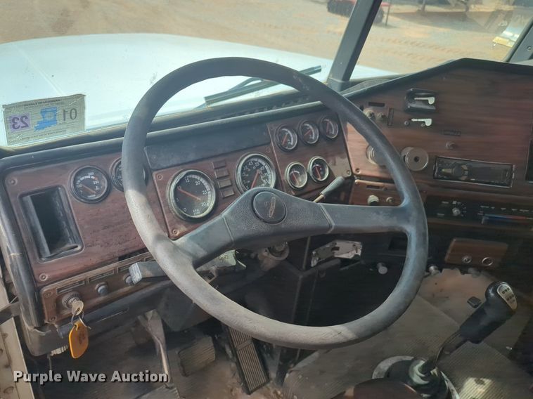 image for item EQ2034 2003 Freightliner  FLD dump truck