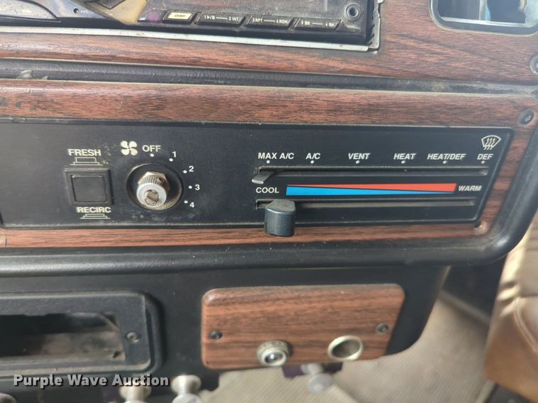 image for item EQ2034 2003 Freightliner  FLD dump truck