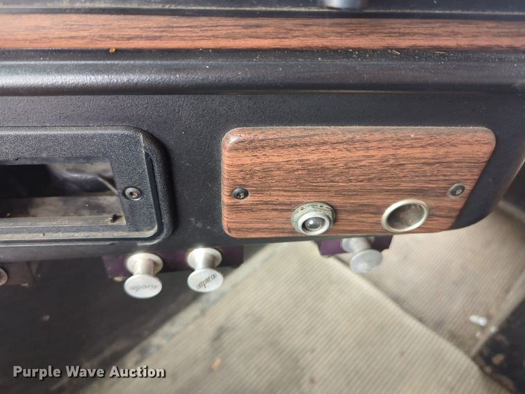 image for item EQ2034 2003 Freightliner  FLD dump truck