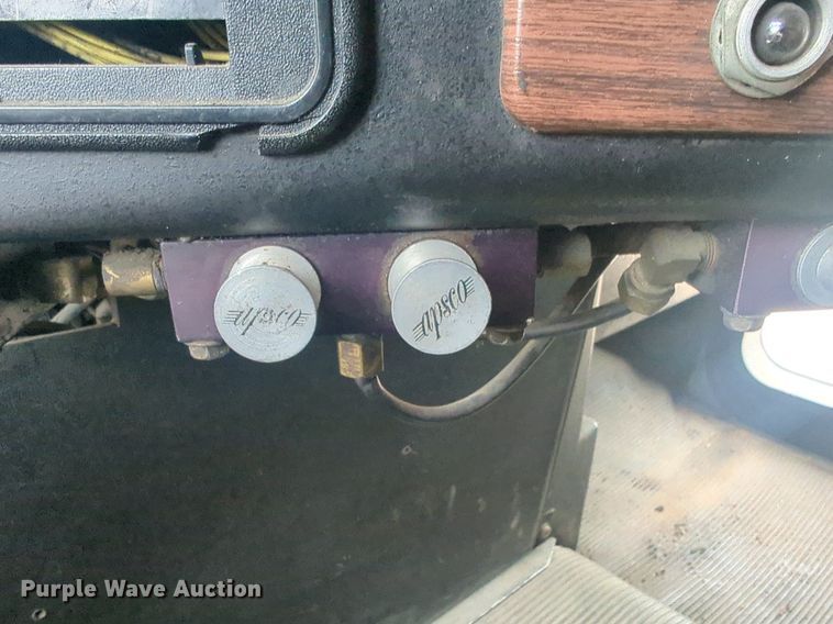 image for item EQ2034 2003 Freightliner  FLD dump truck