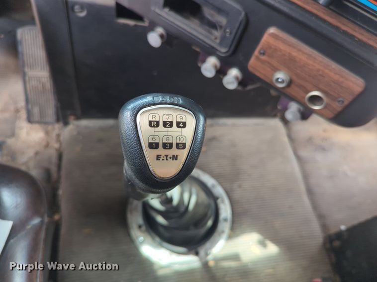 image for item EQ2034 2003 Freightliner  FLD dump truck