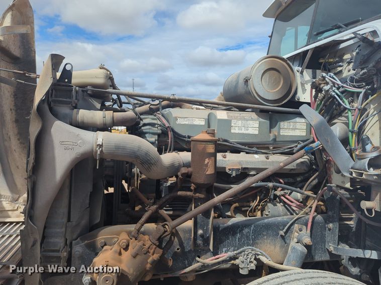 image for item EQ2034 2003 Freightliner  FLD dump truck