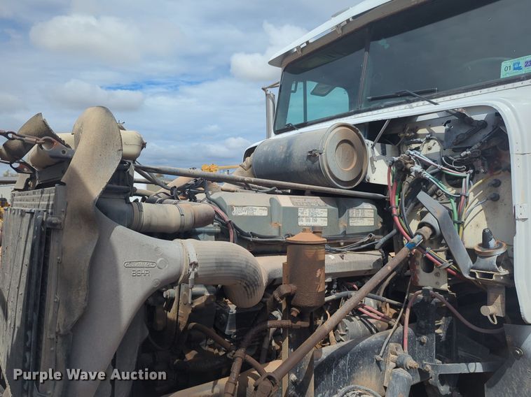 image for item EQ2034 2003 Freightliner  FLD dump truck