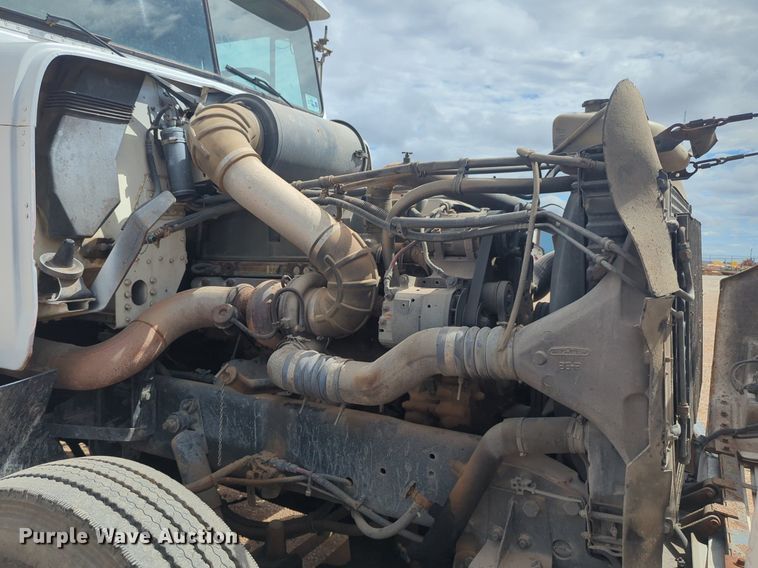 image for item EQ2034 2003 Freightliner  FLD dump truck