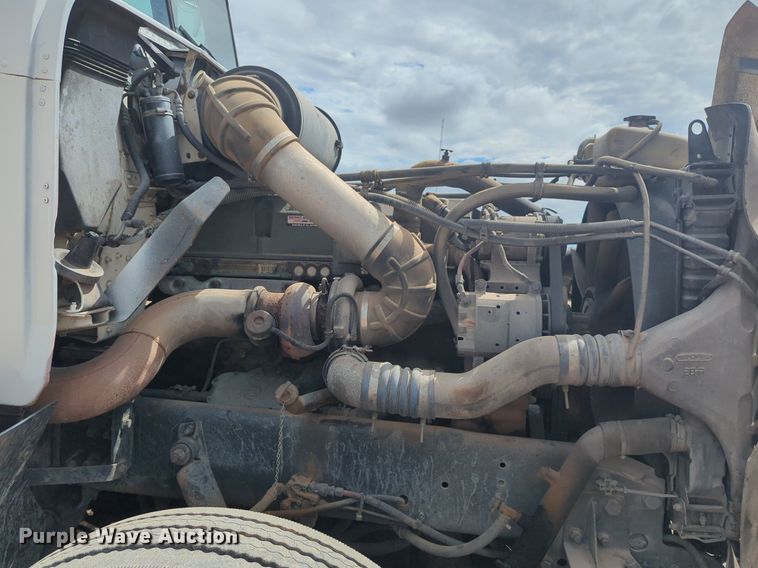 image for item EQ2034 2003 Freightliner  FLD dump truck