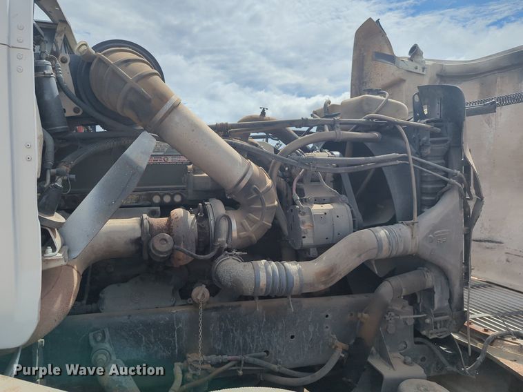 image for item EQ2034 2003 Freightliner  FLD dump truck