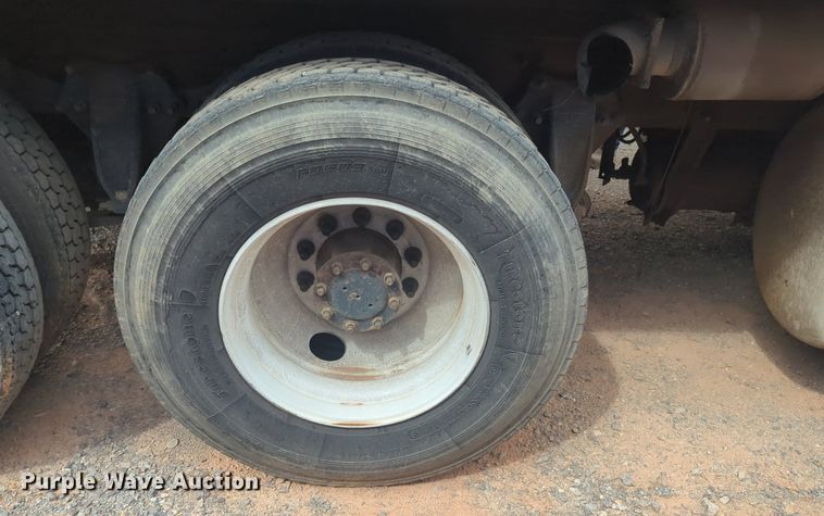 image for item EQ2034 2003 Freightliner  FLD dump truck