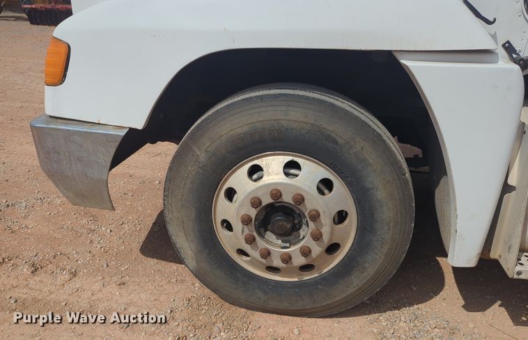 image for item EQ2034 2003 Freightliner  FLD dump truck