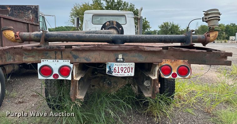 image for item EQ2057 1984 International  1754 flatbed truck