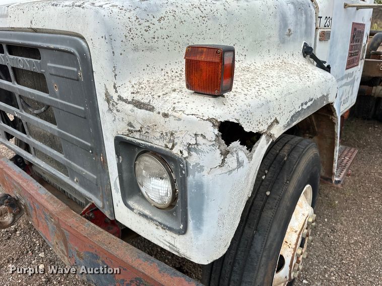 image for item EQ2057 1984 International  1754 flatbed truck