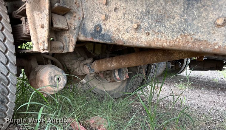 image for item EQ2057 1984 International  1754 flatbed truck